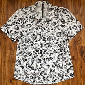 Lululemon Men’s Short sleeve button down. L.
